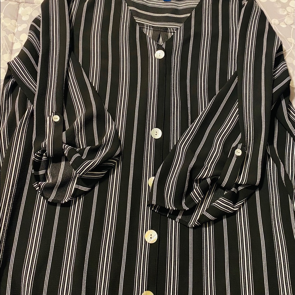 🌻Button down v neck 3/4 length blouse🌻
